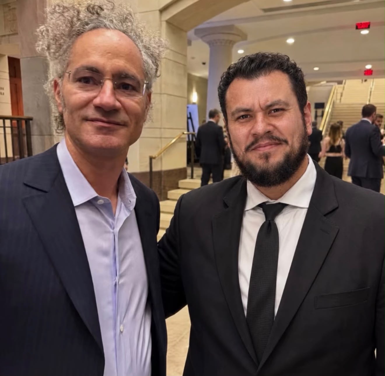 Kin Leviとパランティア（Palantir）共同創業者アレックス・カープ（Alex Karp）の写真。